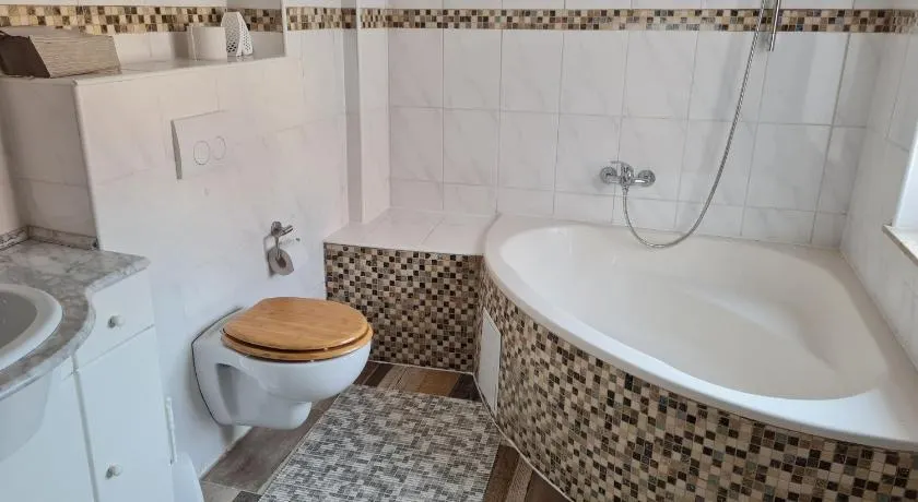 Pension Kapellenstraße - Ferienwohnung mit individueller Ausstattung - jedes Zimmer ist anders Komplette Küche - Image 1