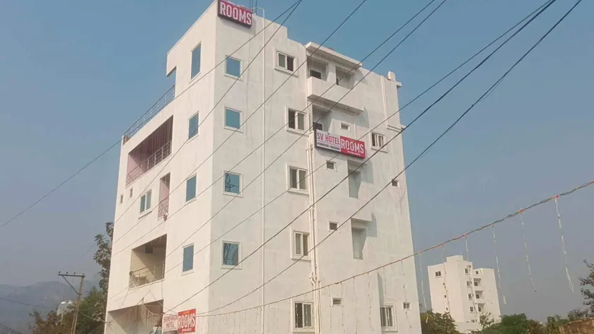 Hotel O SRINIVASA HOTEL LUXURY ROOMS - Image 1