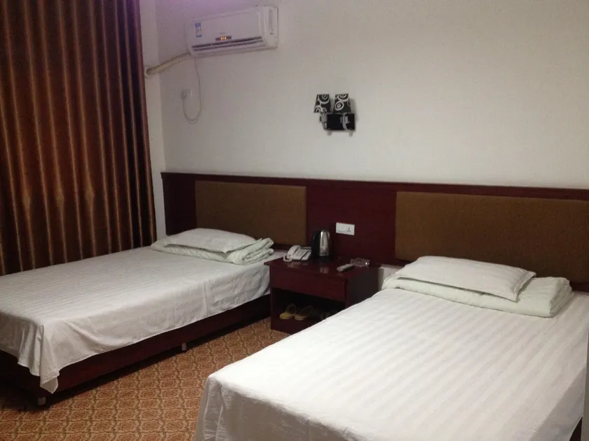 Shishou Shenlong Hotel - Image 1