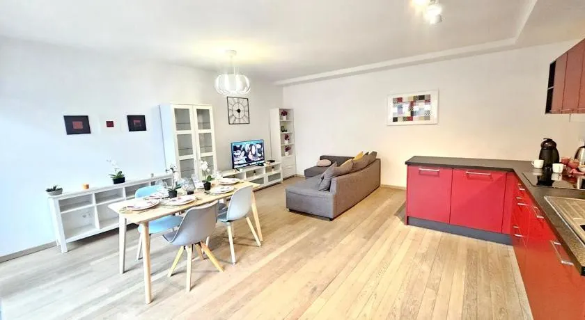 City chic living two bedroom apartment - Image 1