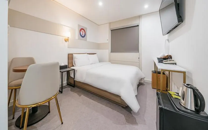 Hotel Stay Inn - Image 1