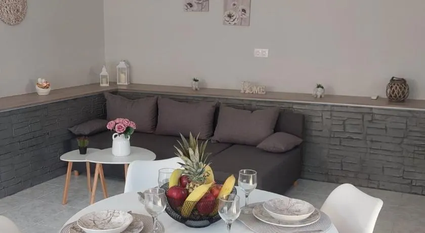 Sunny house - Image 1