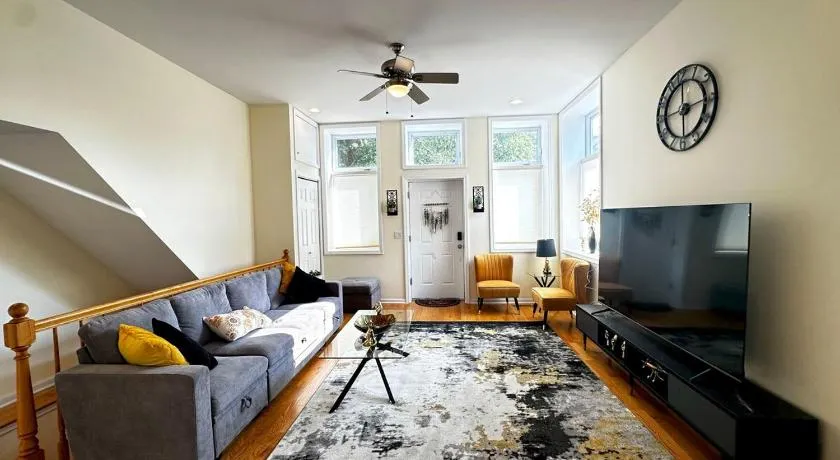Spacious and Modern 3BD 2BA Home- Garage Parking! - Image 1