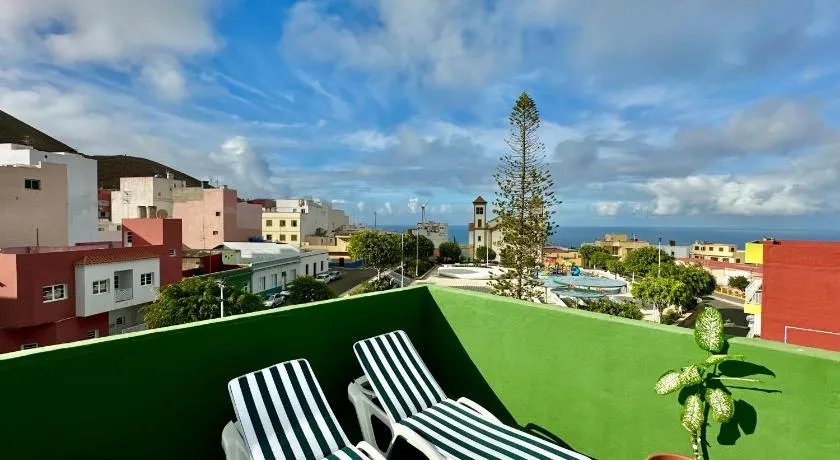 Home2Book Charming Rooftop Vibes Apartment - Image 1