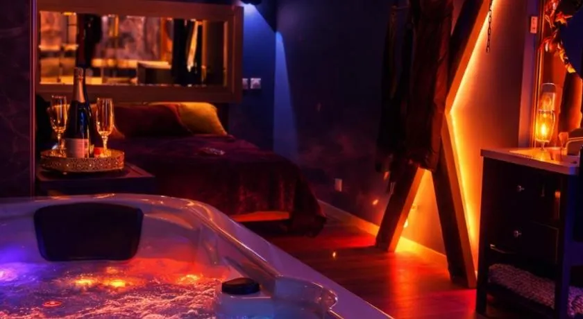 Loveroom Pomme d'amour SPA - suite de Luxe - Image 1