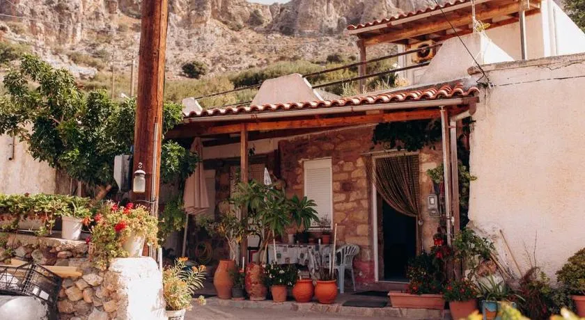 HILL SANDALI HOUSE - Image 1