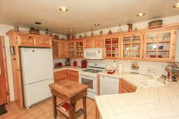 Catalina Creekside Cabin - Image 1