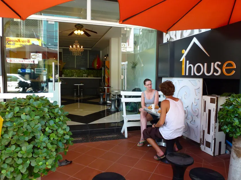 NEW iHouse Hotel - Image 1