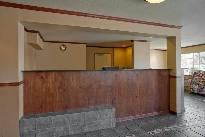 Americas Best Value Inn & Suites-Petaluma - Image 1