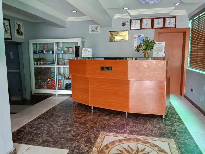 B's Hive Hotel and Suites - Image 1