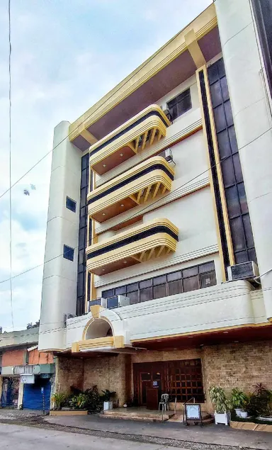 PHELA GRANDE HOTEL - Image 1