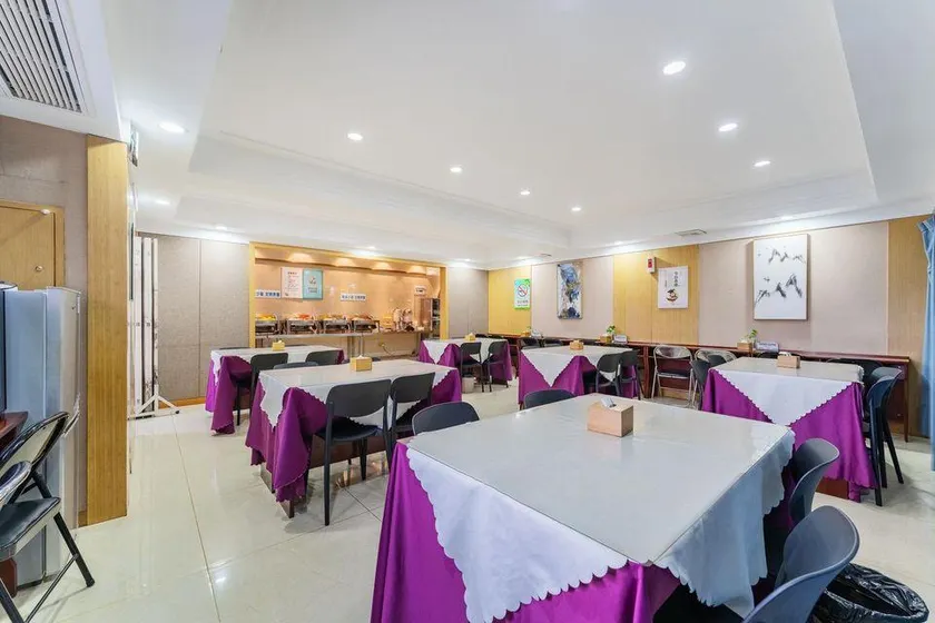 Lian Hu Yi Jing Hotel - Image 1