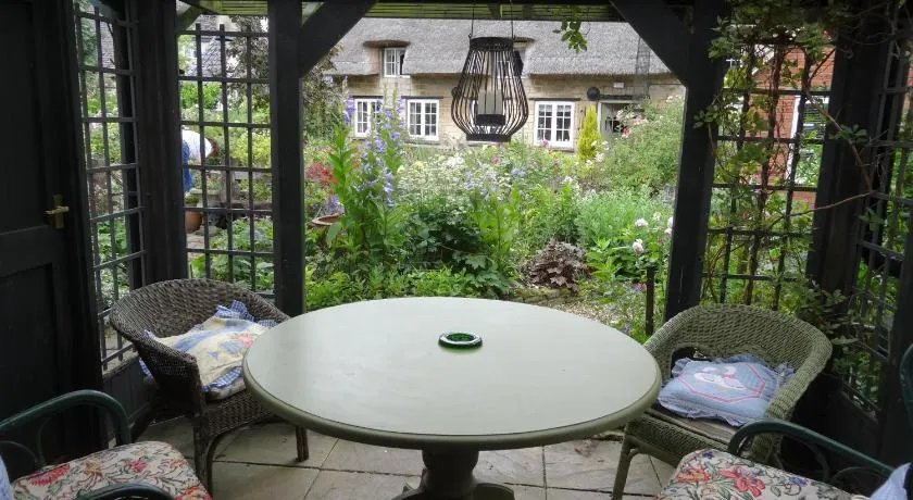 Moat Cottage Barns - Image 1