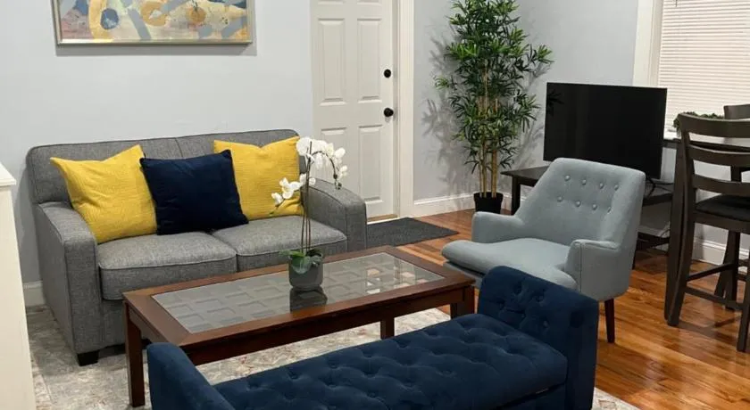 Spacious Apartment in Boston - Image 1