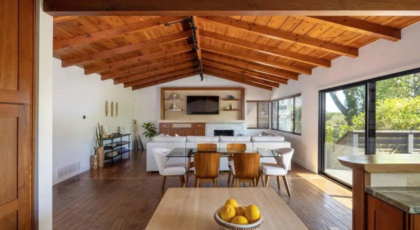 Solana Beach House! Minutes to Dog Beach & Cedros - Image 1