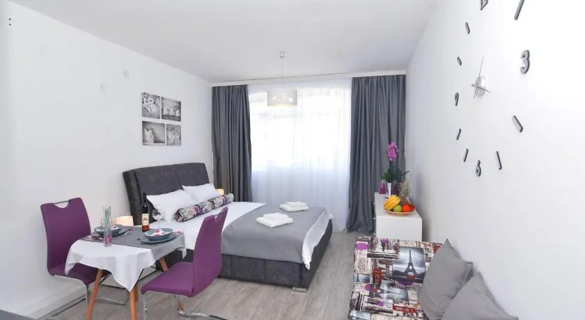 Small Oasis Apartment - Image 1