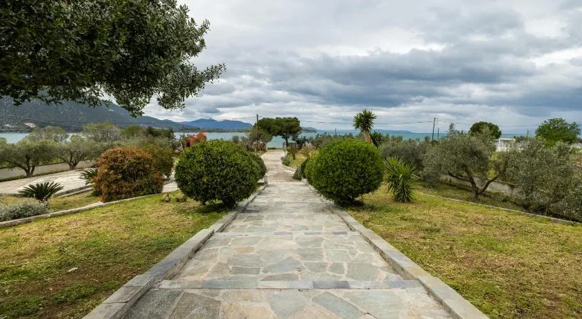 Seafront cottage in Chalkida 60min from Athens - Image 1