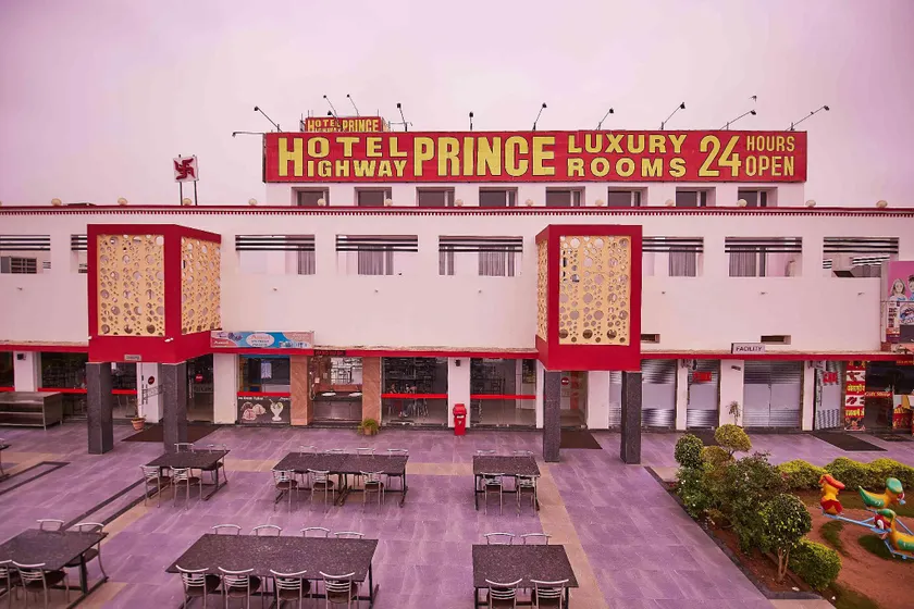 HOTEL HIGHWAY PRINCE - Image 1