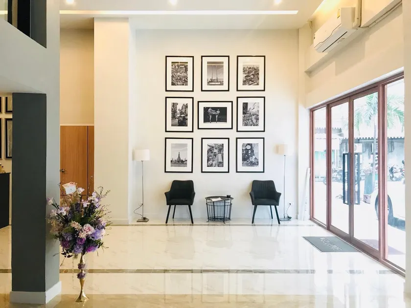 Metro hotel - Image 1