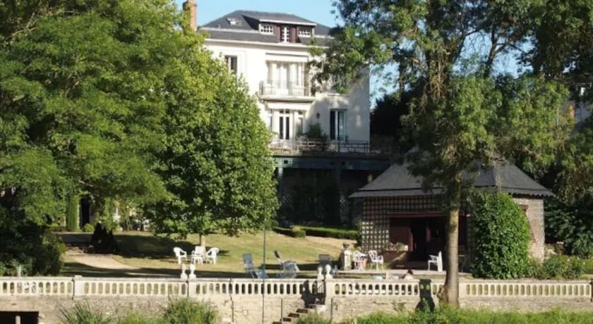 Maison de famille de charme en pleine nature en bord de rivière à 20 min d'Angers - Image 1
