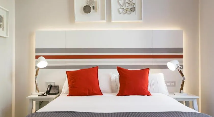 Legazpi Doce Rooms & Suites - Image 1