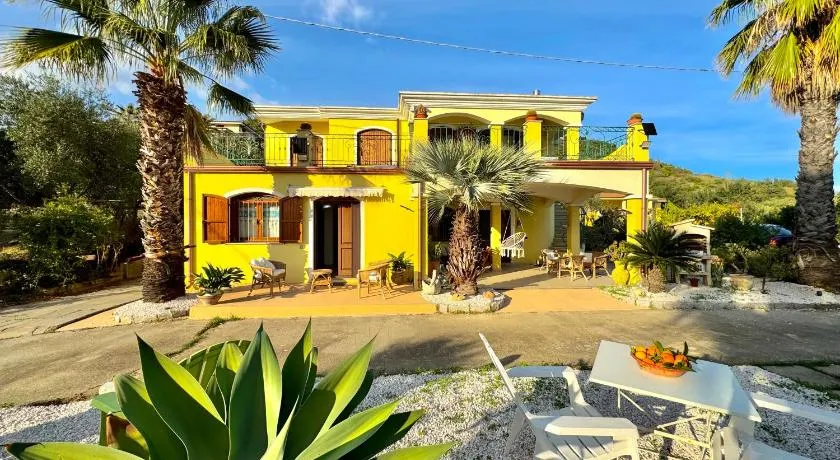 Happy Houses With Garden - Image 1