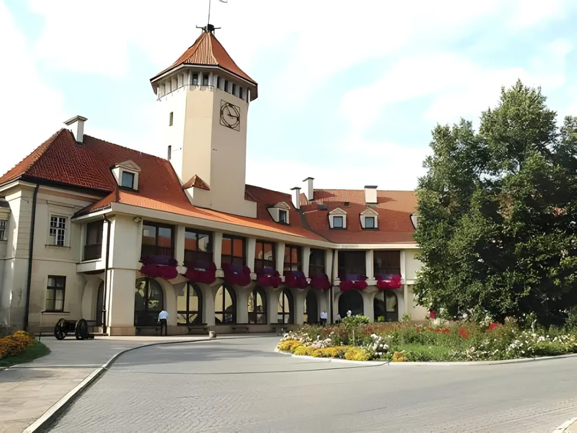 Hotel Zamek Pułtusk Dom Polonii - Image 1