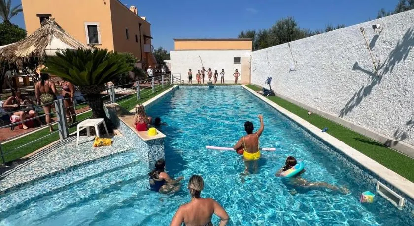Casal Mastro appartamenti con cucina e camere con bagno condiviso con piscina - Image 1