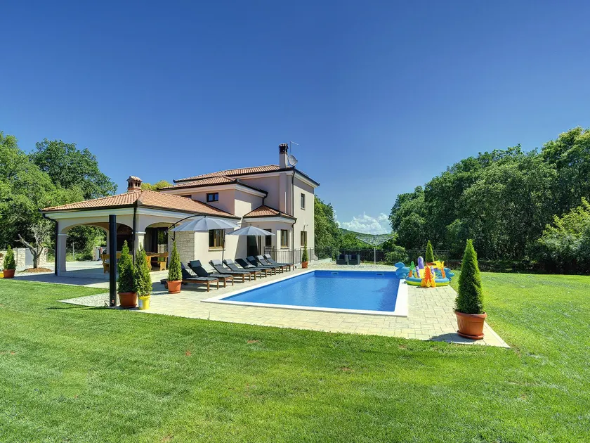 Villa in Rovinj with Private Pool and Sea Nearby - Image 1