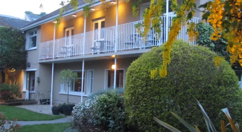 Pier House - Image 1