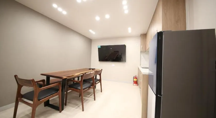 Calm Rest Hotel Masan - Image 1