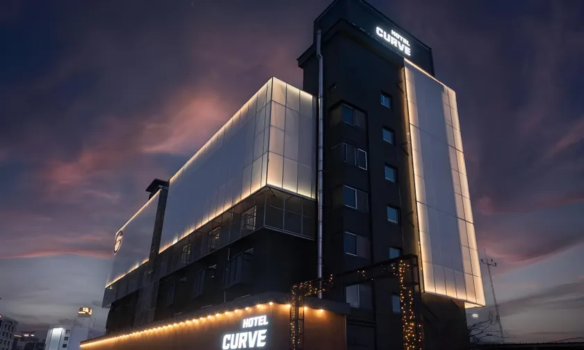 Curve Hotel Iksan - Image 1