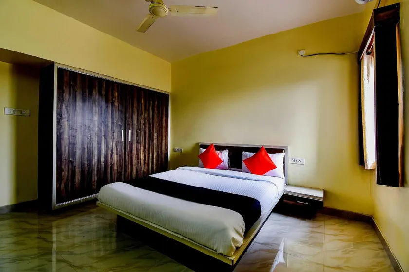 Hotel O by OYO Dwarka Lodge - Image 1
