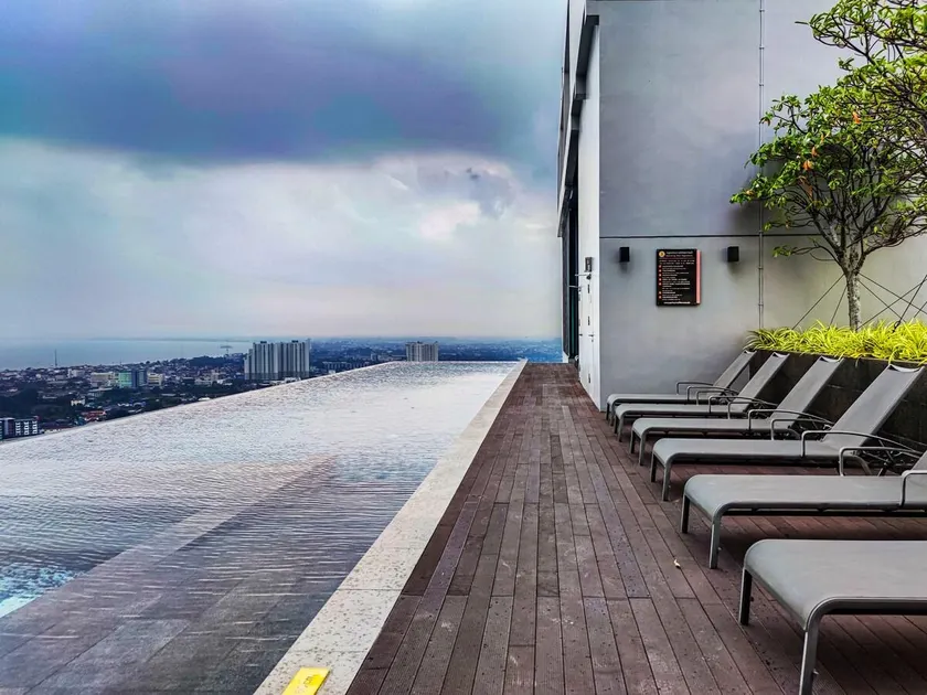 Infinity Pool at Pattaya Posh - Image 1