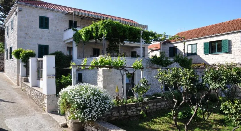 Pinta Apartments - Image 1
