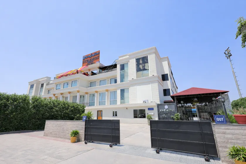 Palmdale Hotel & Resort - Ambala - Image 1