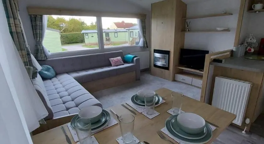 Woofles Luxury Caravan at Knaresborough Lido - Image 1