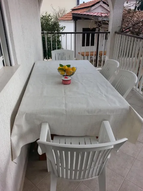 Apartamento con jardín y barbacoa | Vistas al jardín - Image 1