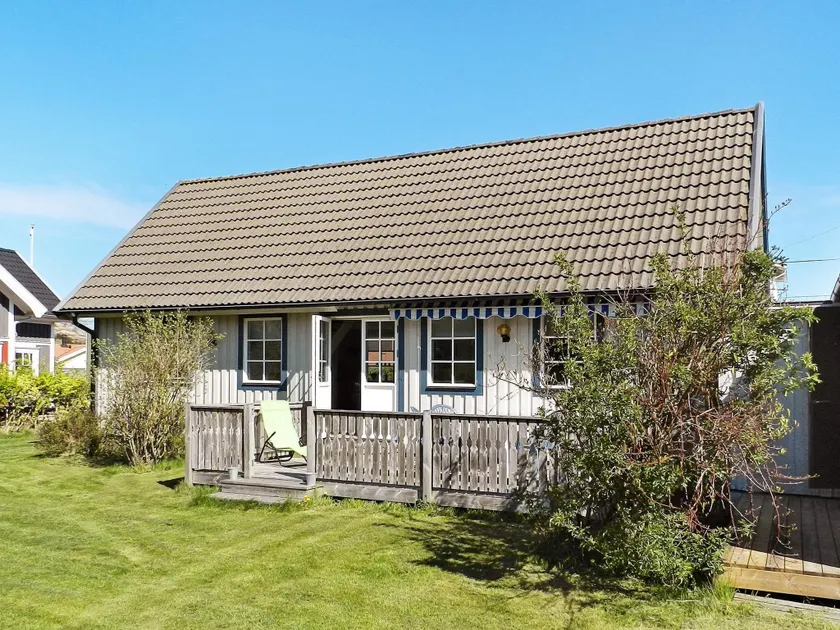 6 person holiday home in LYSEKIL - Image 1