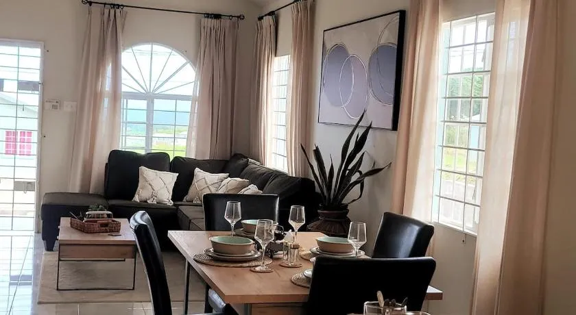 Irie Rock Cottage - Close to the Beaches and Attractions, Spa Treatment- Discovery Bay, St Ann - Image 1
