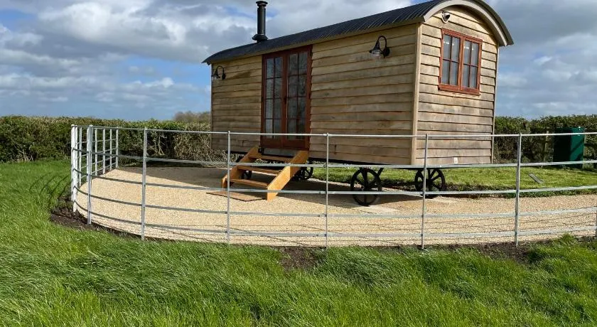 The Hut at Blackberry Barn - Image 1