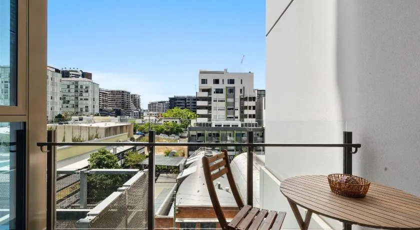 Sleek 2BRM Apartment at Aqua Newstead - Image 1