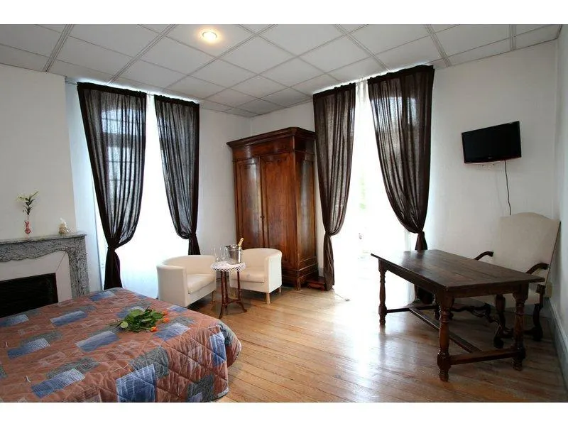 Logis Hotel Le Prieure - Image 1