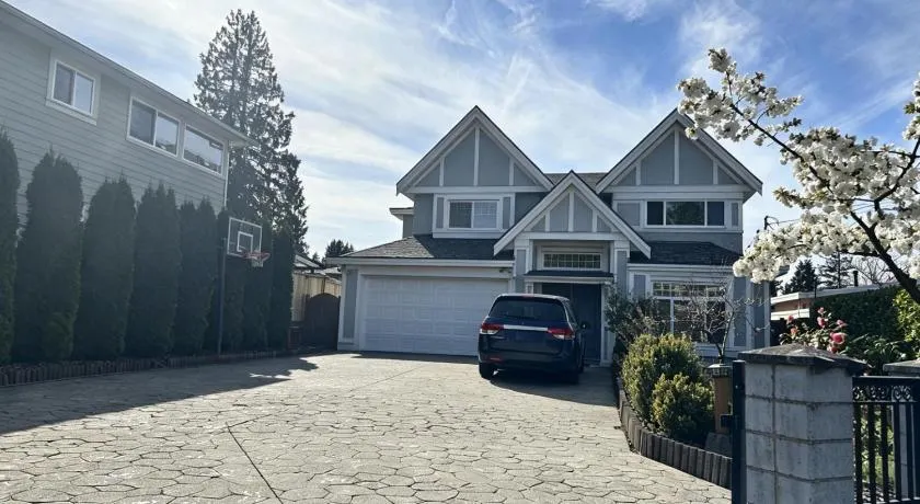 Deer Lake Home - Image 1