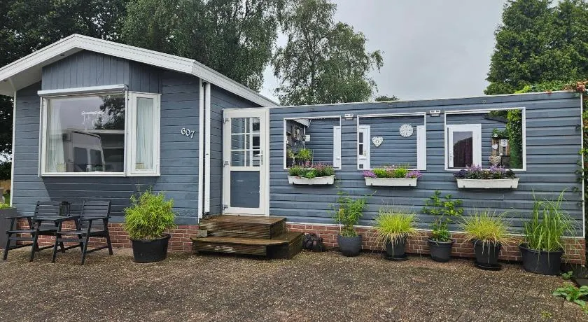 Liefdevol chalet aan het meer - Image 1