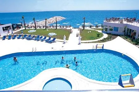 La Perla Resort Hotel - Image 1