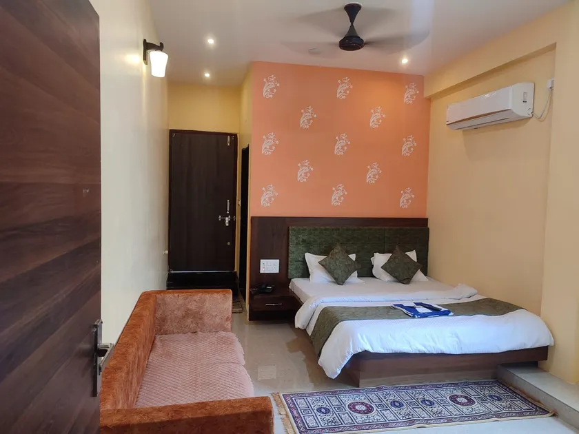 Hotel Shivalay Palace - Image 1