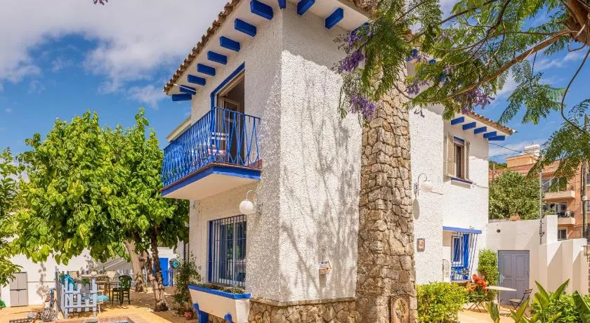 Blue Castle Guesthouse  - Image 1