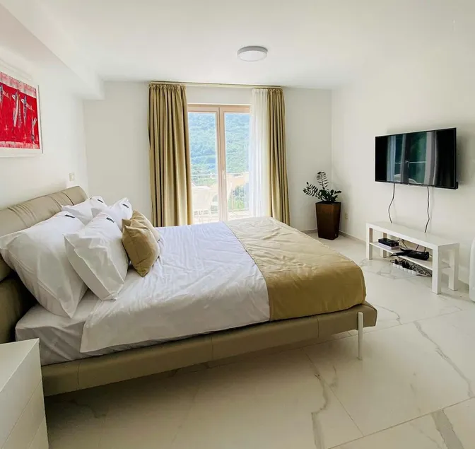 Elite 2-Bedroom Apt w Pool View - Image 1