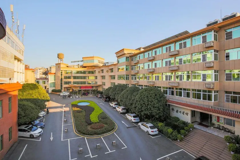 Ganzhou Hotel - Image 1